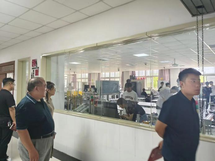 郑州轨道工程职业学院装备制造工程学院党总支赴河南应用技术职业学院机电工程学院开展优秀党支部建设交流